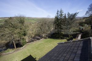 _gorgeous Lawn House ext 18a.jpg